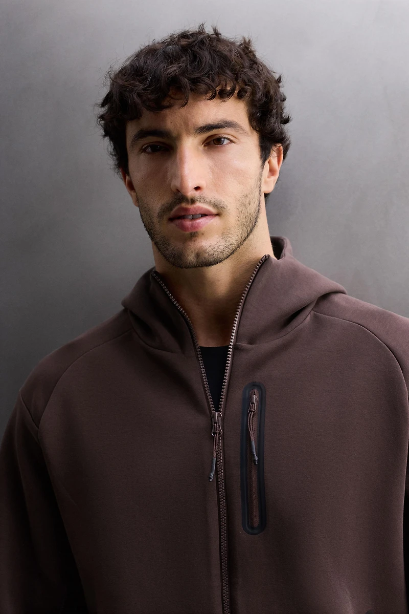 SWEAT TECHNIQUE À CAPUCHE ZIPPÉ