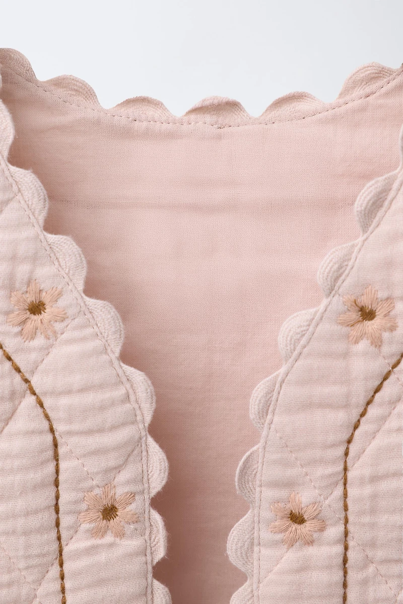 EMBROIDERED FLORAL TEXTURED VEST