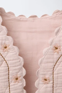 EMBROIDERED FLORAL TEXTURED VEST