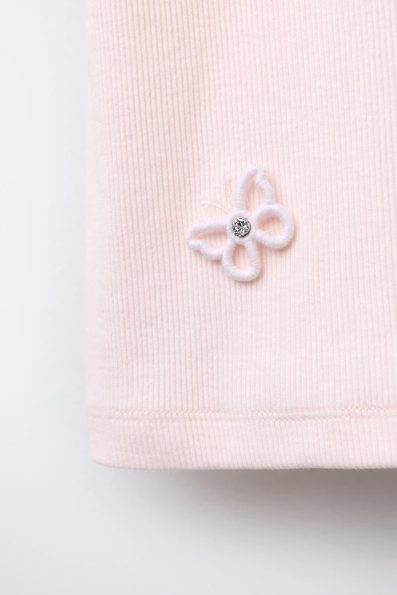 RIBBED JEWELED APPLIQUÉ SHIRT