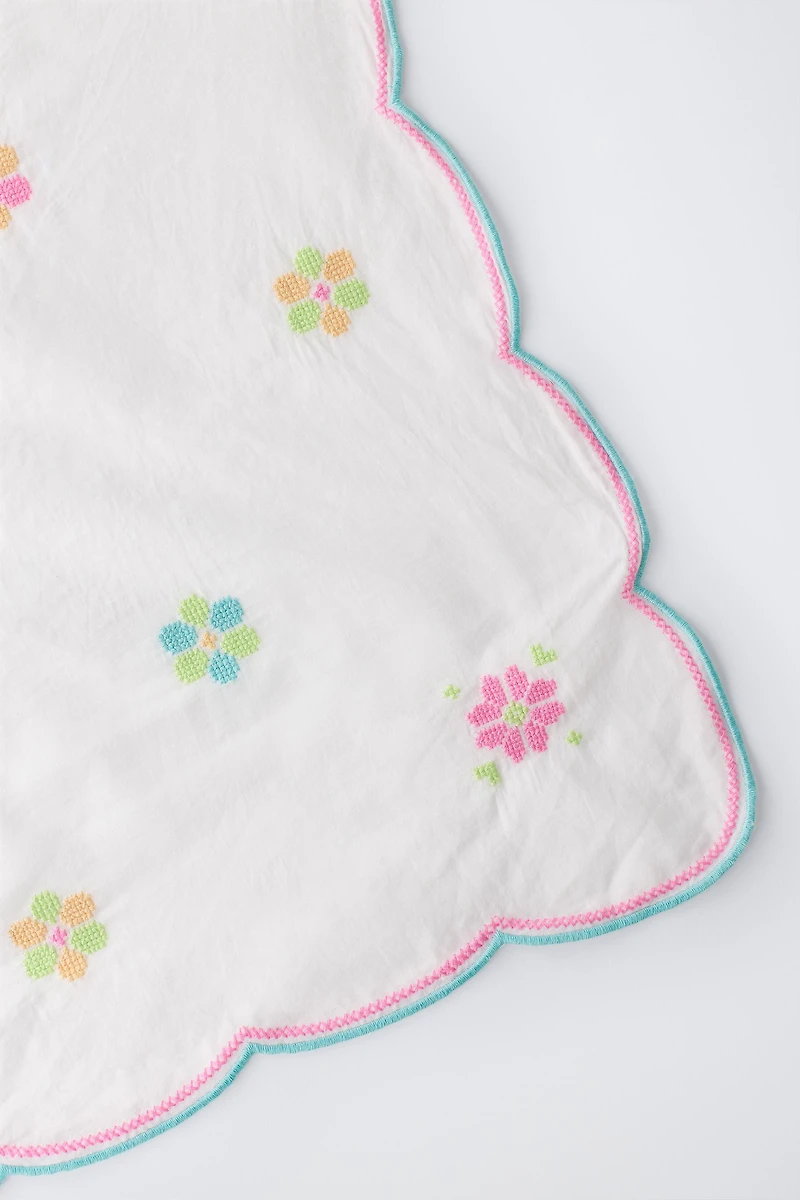 CROSS-STITCH FLORAL BANDANA