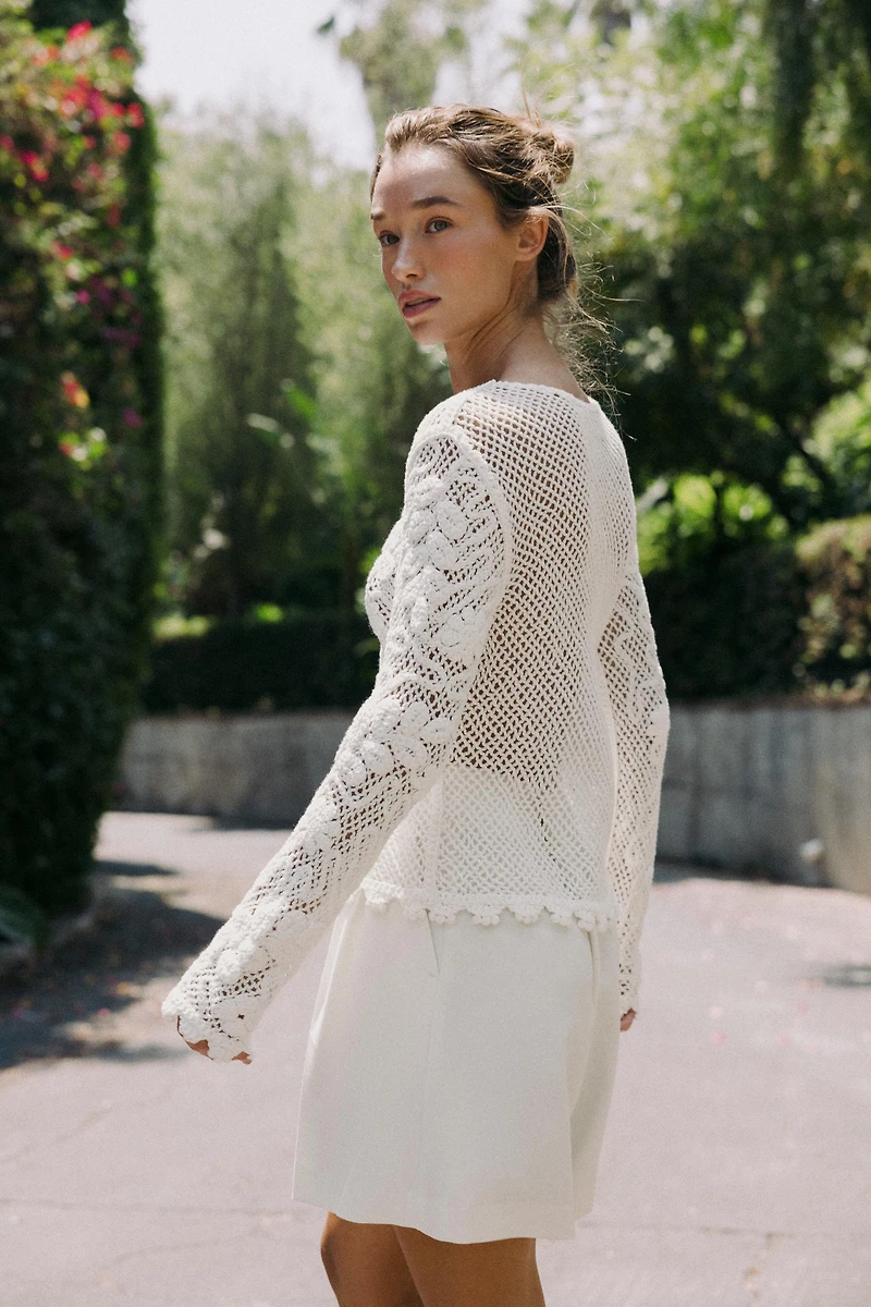 EMBROIDERED LACE TOP