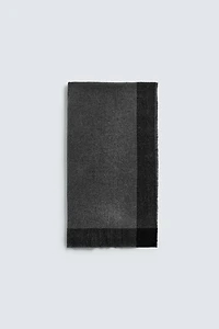 ÉCHARPE À FINI CONTRASTÉ