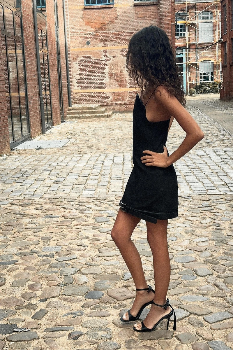 ROBE COURTE CEINTURE BAS