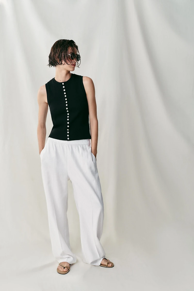 BUTTONED TOP