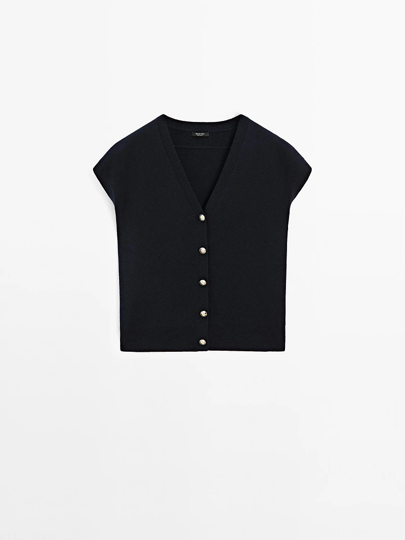 Knit vest with golden buttons