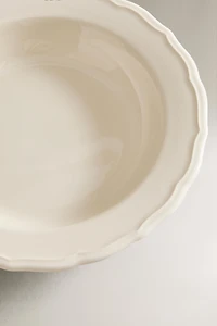 ASSIETTE CREUSE FAÏENCE BORD RELIEF