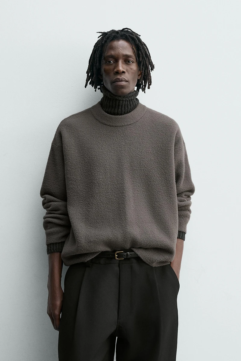 PULL TEXTURÉ À COUPE DÉCONTRACTÉE