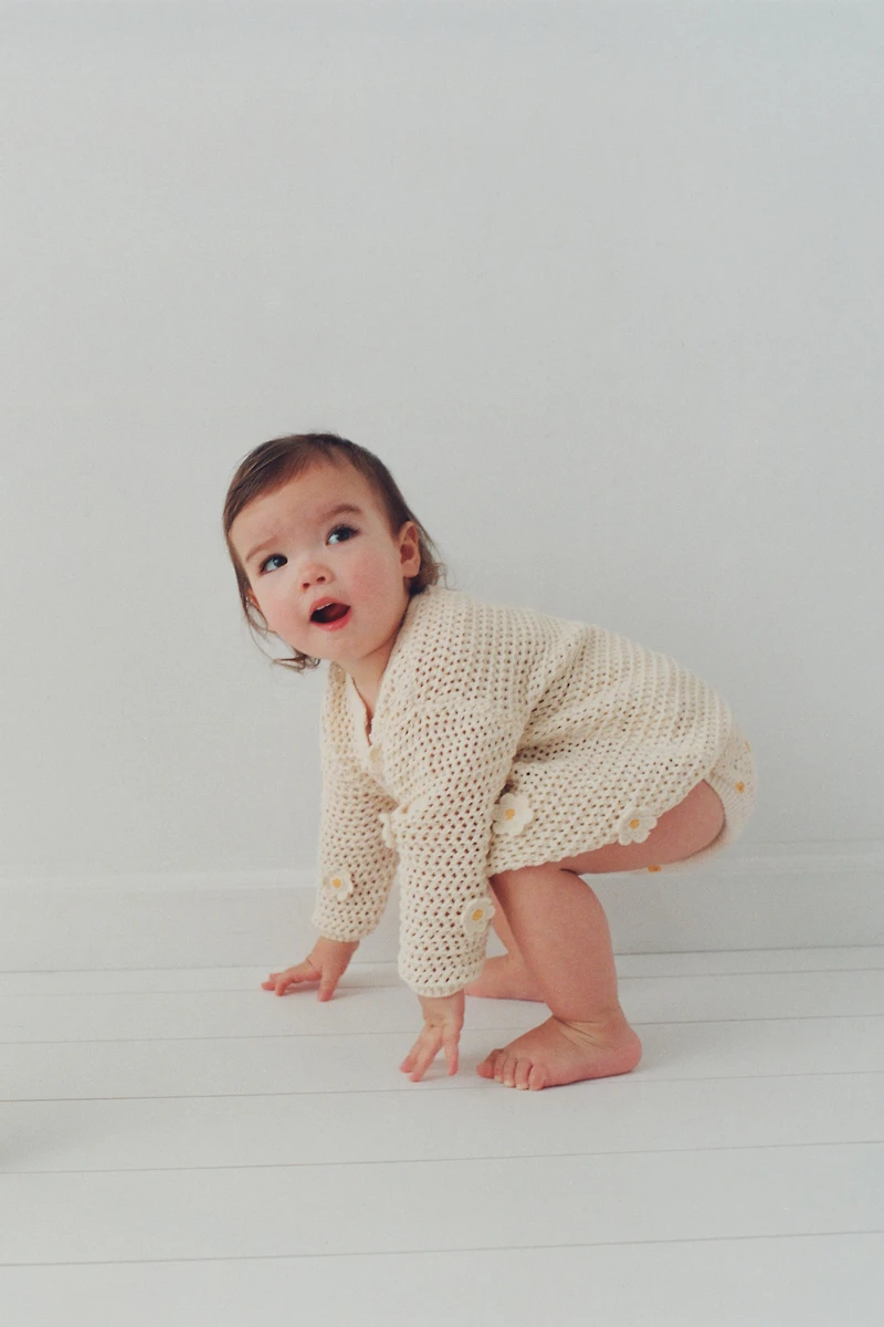 CROCHET DAISY CARDIGAN