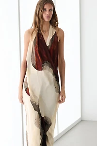 Robe longue fluide à encolure américaine