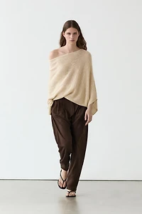 Baggy trousers with pleated details