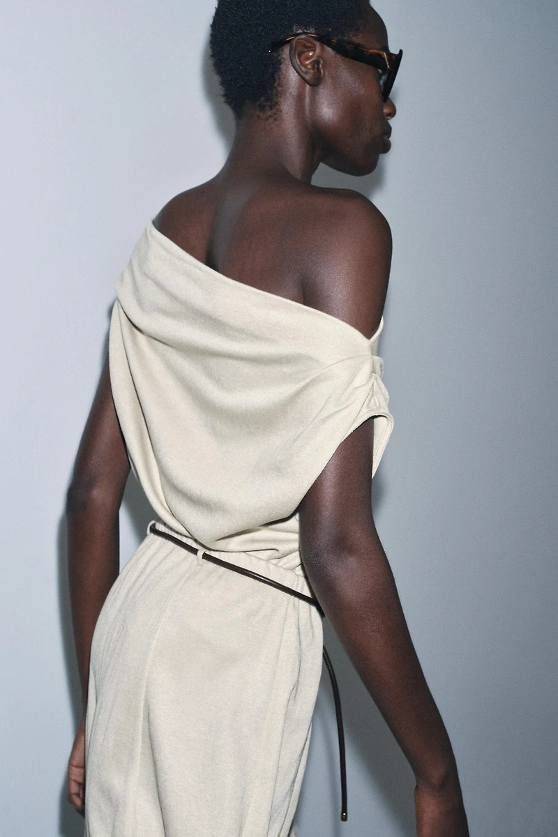 ASYMMETRIC CUT-OUT KNIT TOP