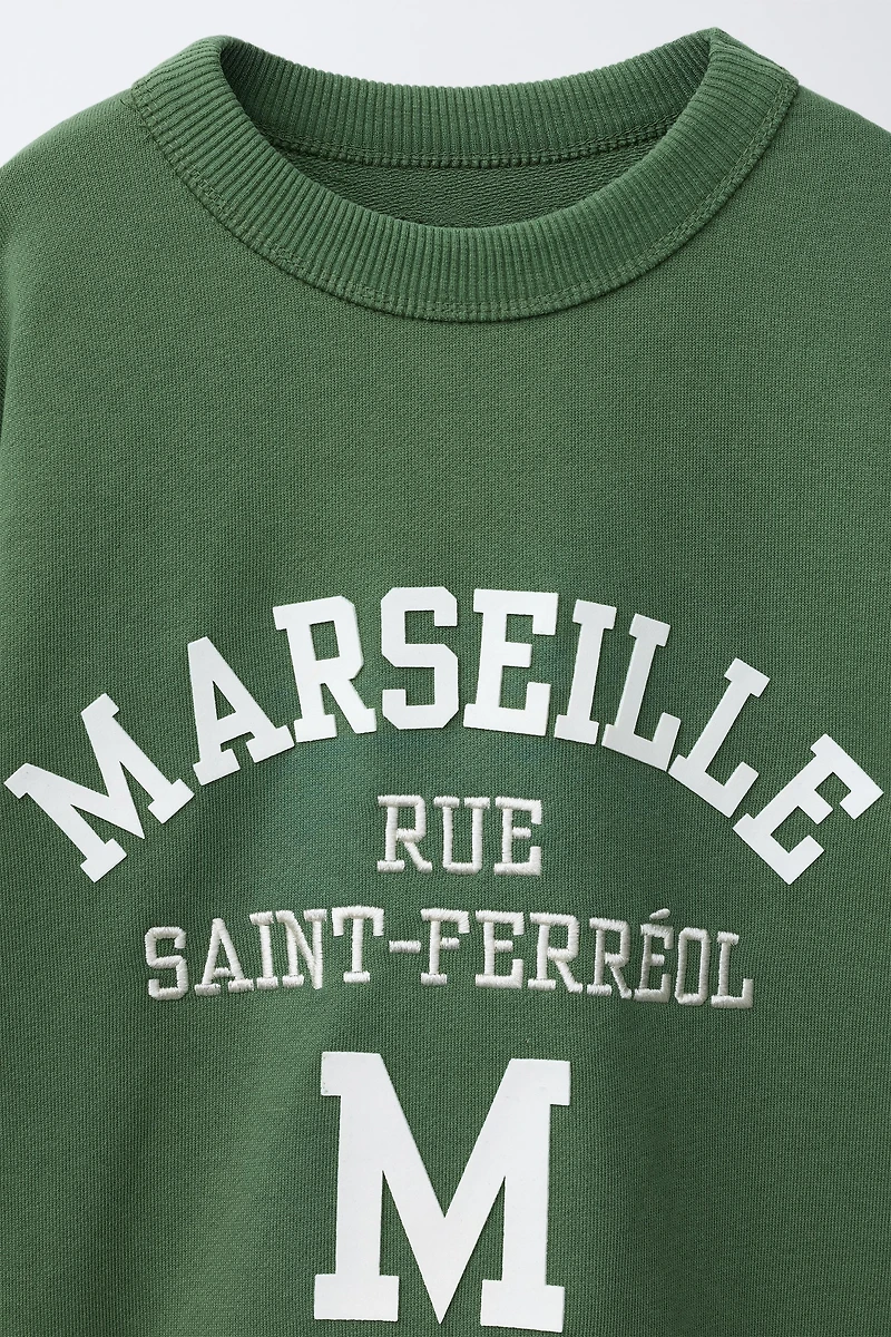 RAISED TEXT SWEATSHIRT