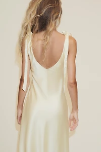 ROBE MIDI SATINÉE LACETS
