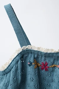 TOP EN MAILLE À FLEURS BRODÉES ET DENTELLE