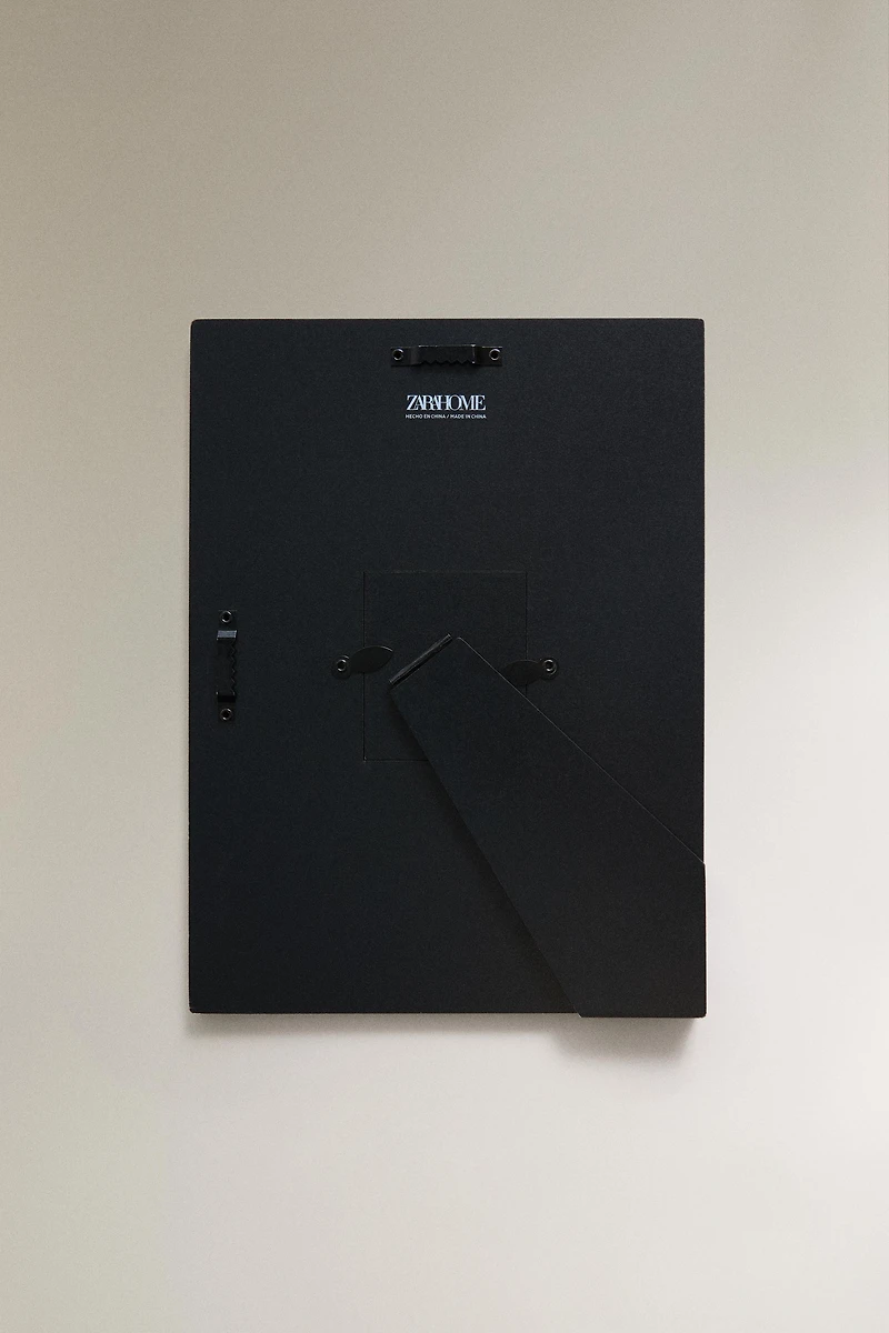 MINIMALIST METAL FRAME