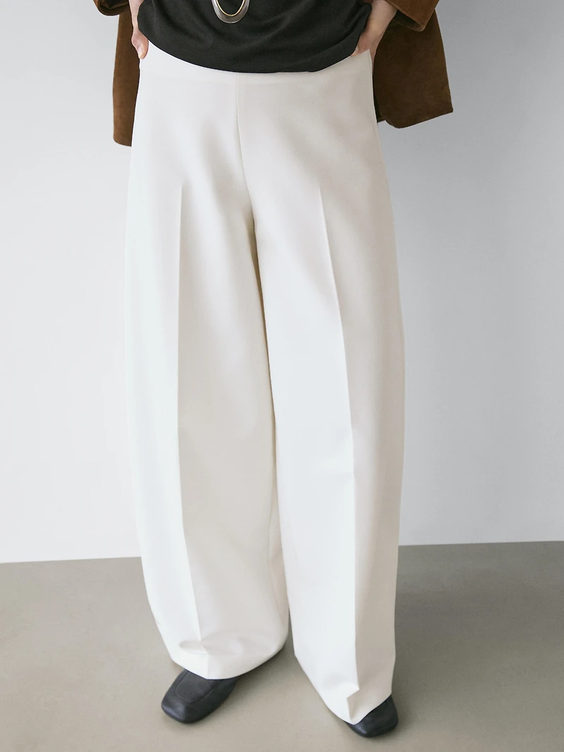 Wide-leg voluminous trousers