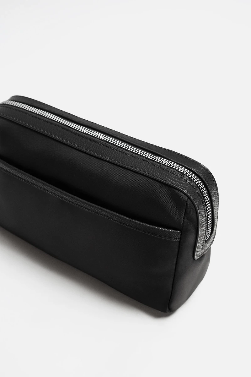 TROUSSE DE TOILETTE EN NYLON