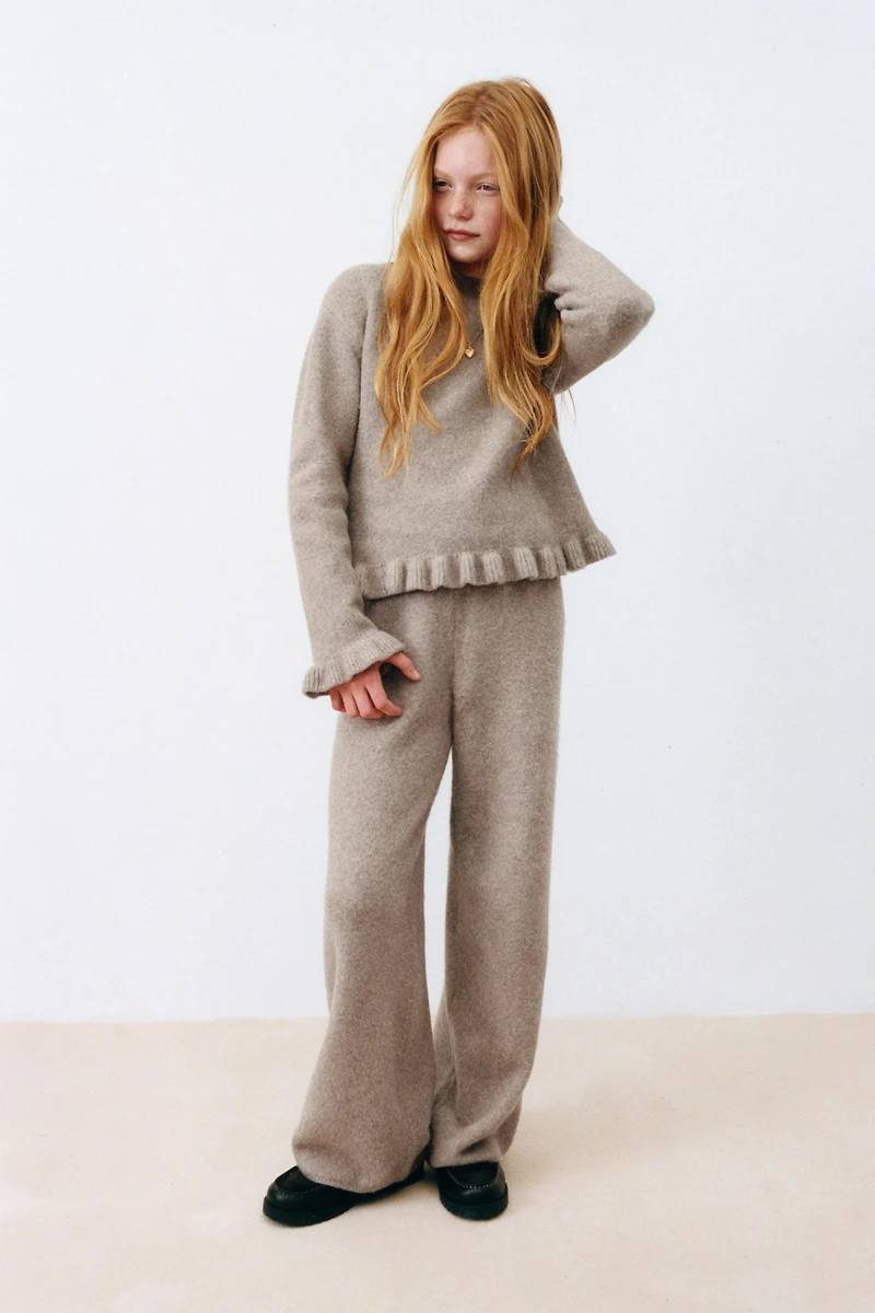 PULL EN MAILLE À VOLANTS