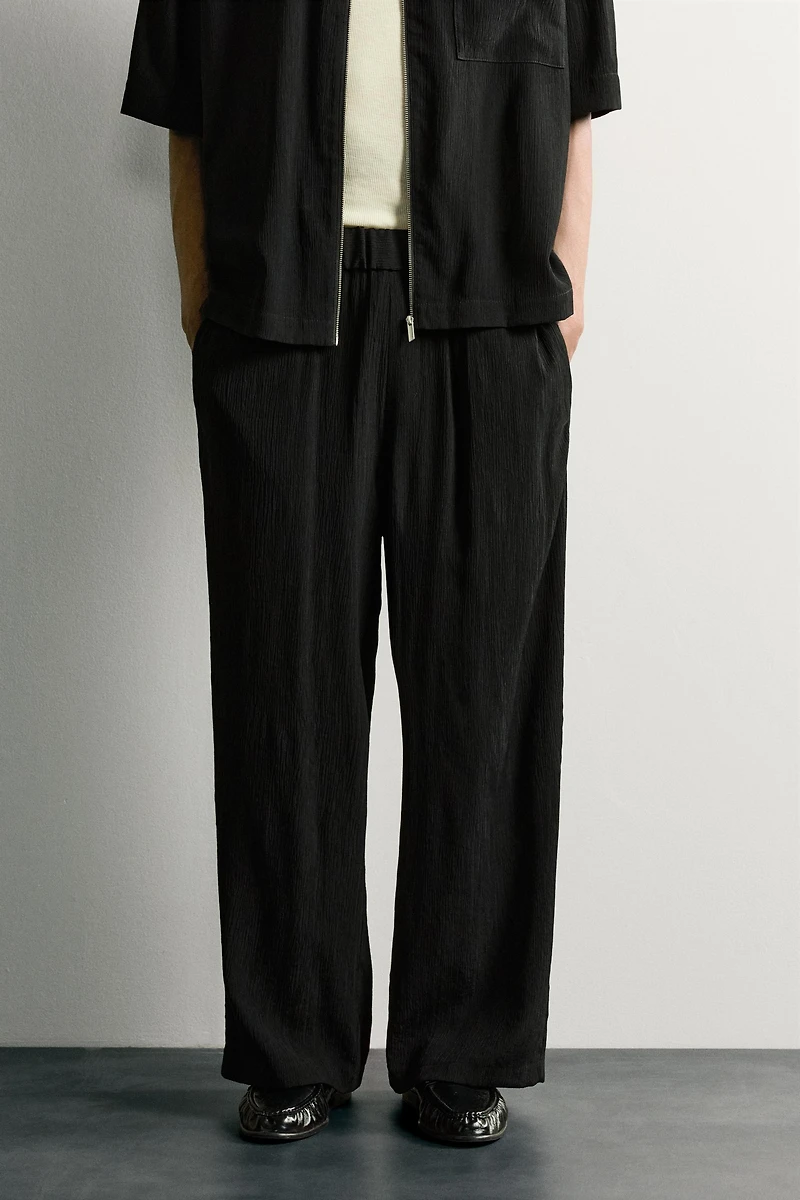 TEXTURED RELAXED FIT PANTS