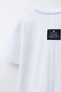 T-SHIRT JOGGING AVEC ÉTIQUETTE