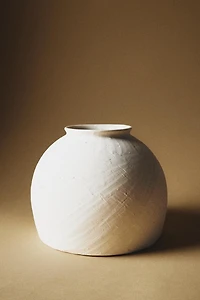 ROUND CERAMIC VASE