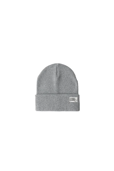 BONNET EN MAILLE CÔTELÉE AVEC ÉTIQUETTE