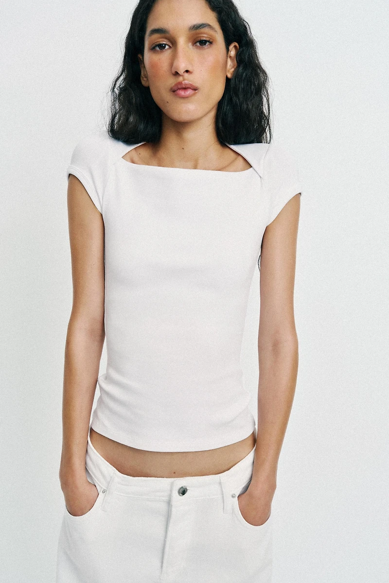 T-SHIRT À ENCOLURE CARRÉE