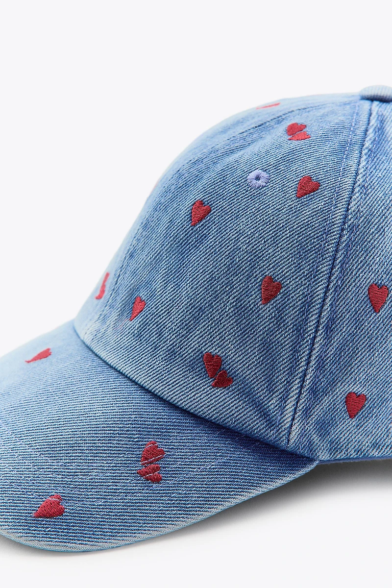 CASQUETTE EN DENIM BRODERIES CŒURS