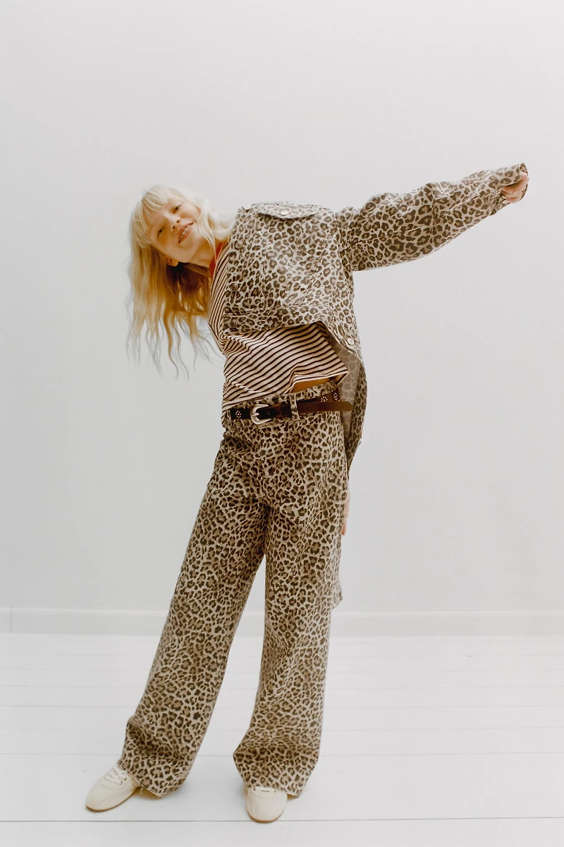 ANIMAL PRINT BARREL JEANS