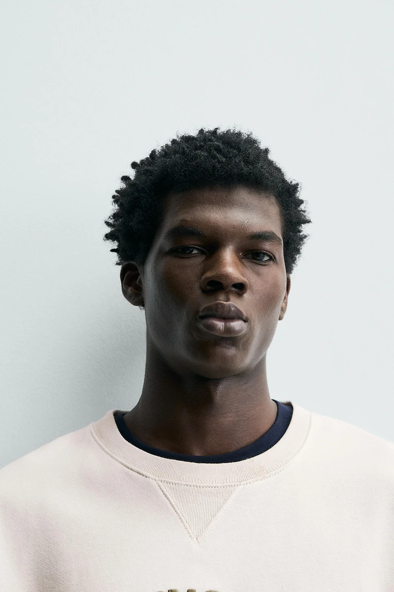 SWEAT À INSCRIPTION BRODÉE