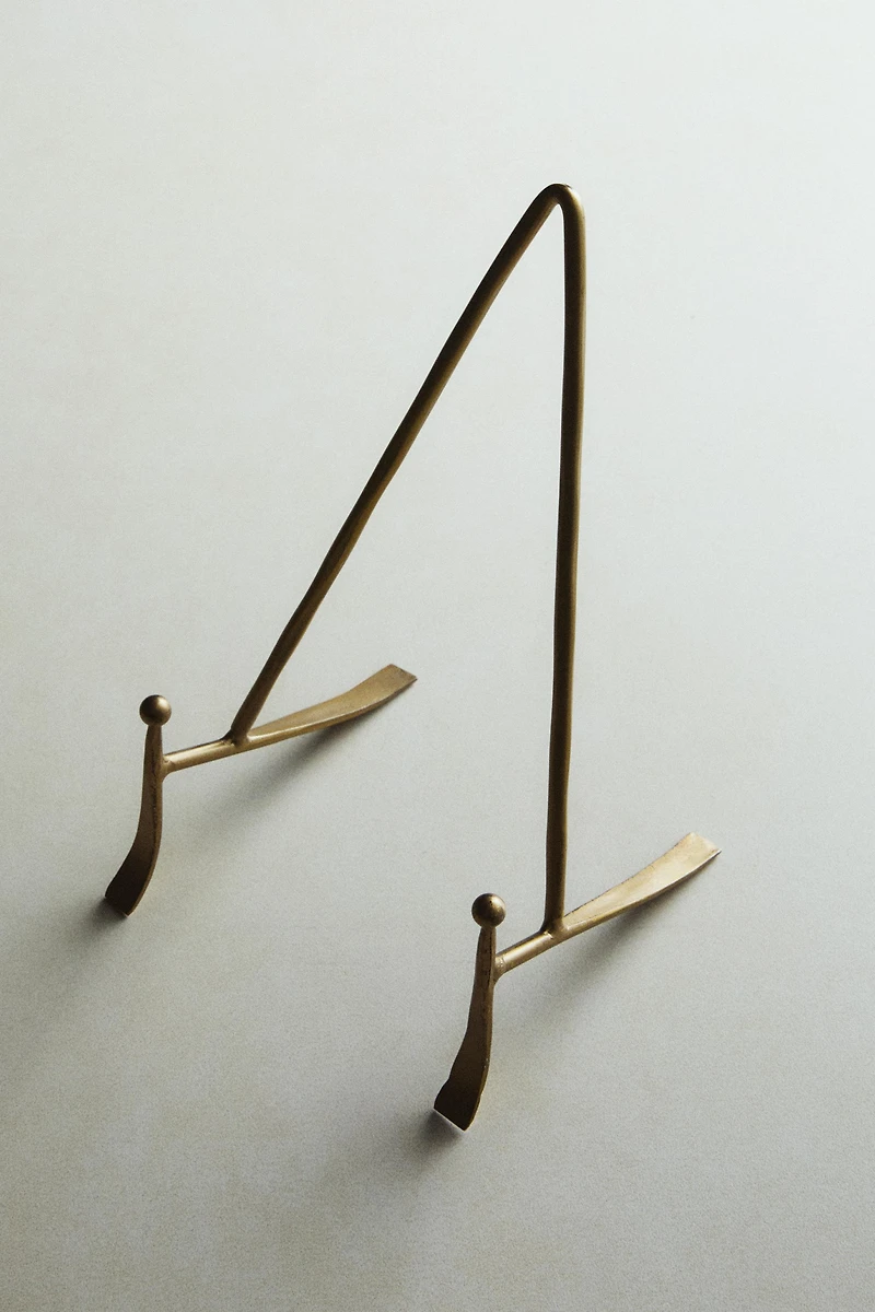 GOLD METAL DISPLAY STAND