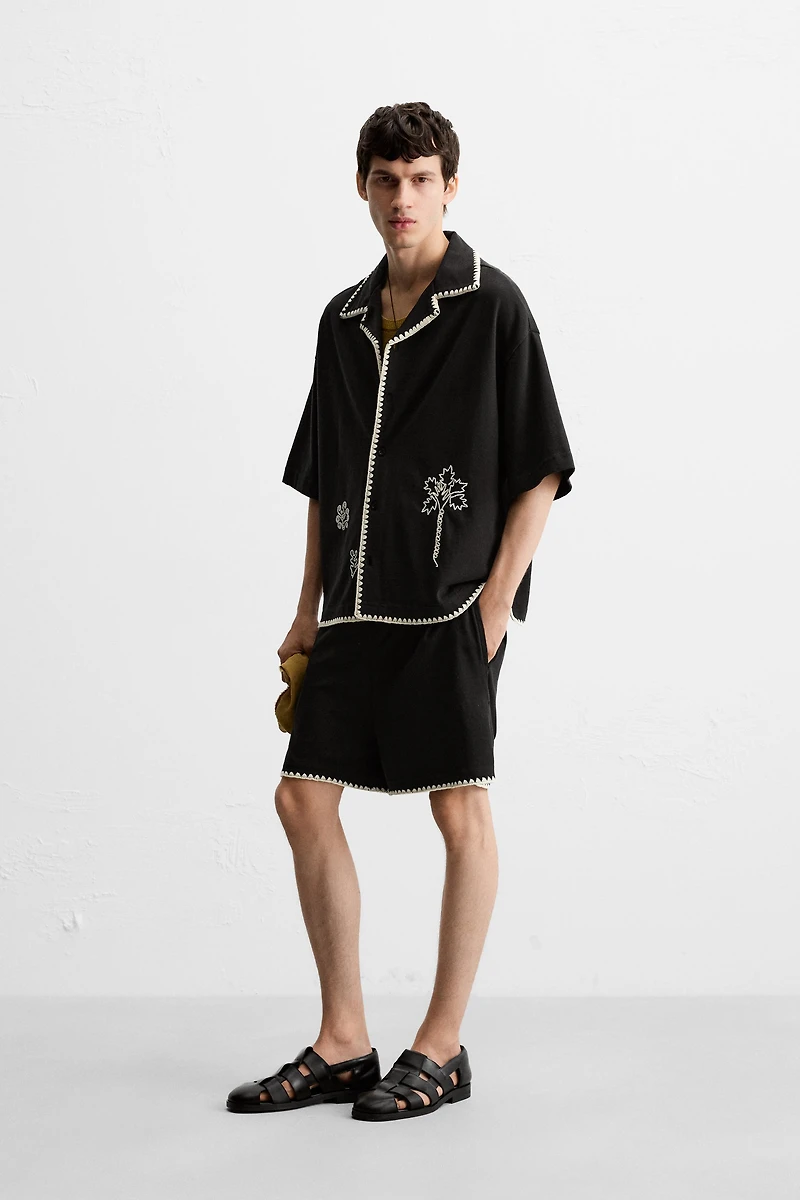 CONTRAST EMBROIDERY SHORTS