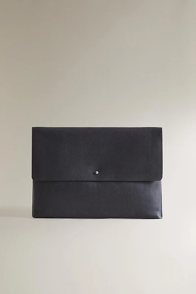 LEATHER BUTTON CASE