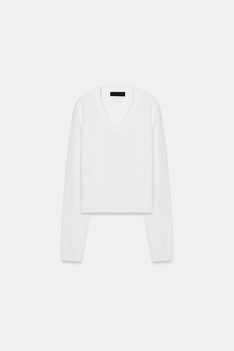 V-NECK KNIT JUMPER