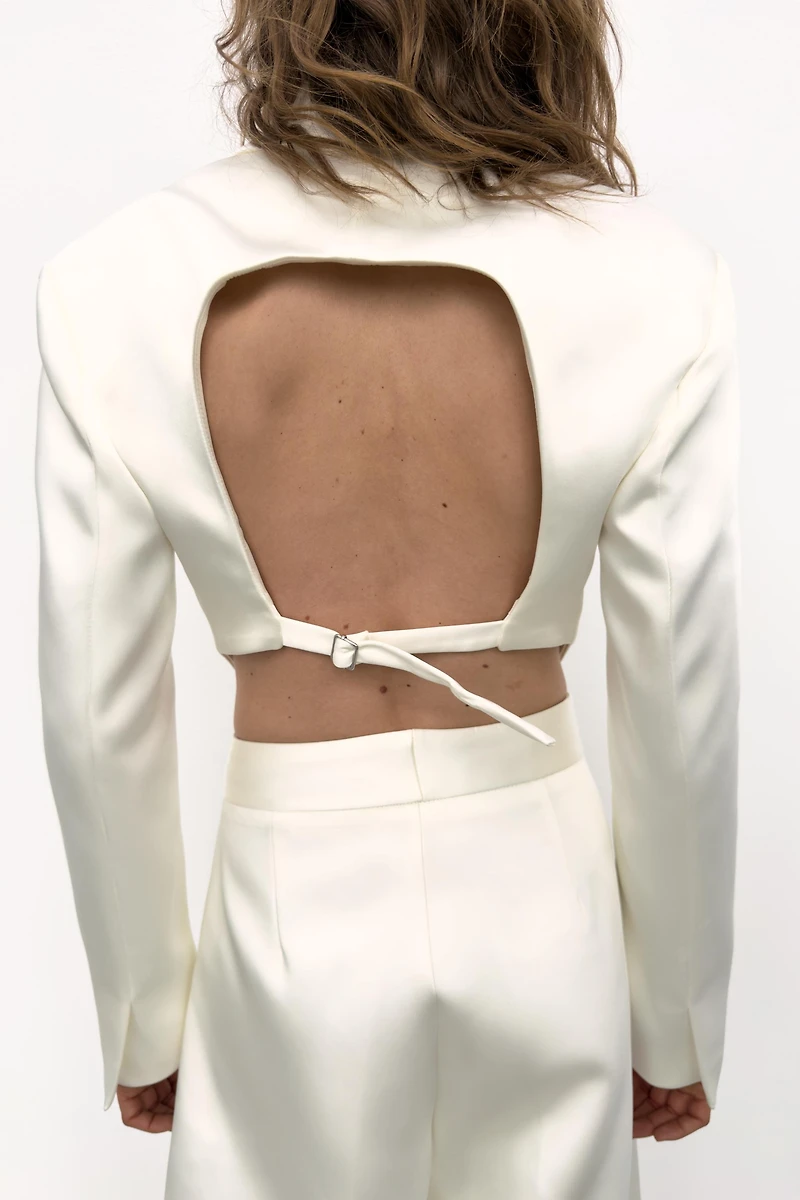 VESTE COURTE SATINÉE FENTE DOS