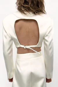 VESTE COURTE SATINÉE FENTE DOS