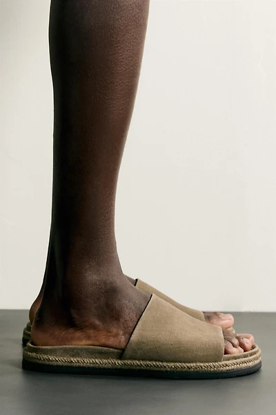 LEATHER SANDALS