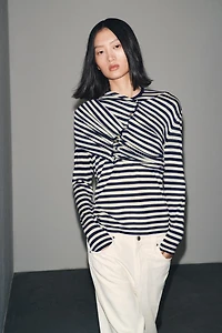PULL EN MAILLE RAYÉE