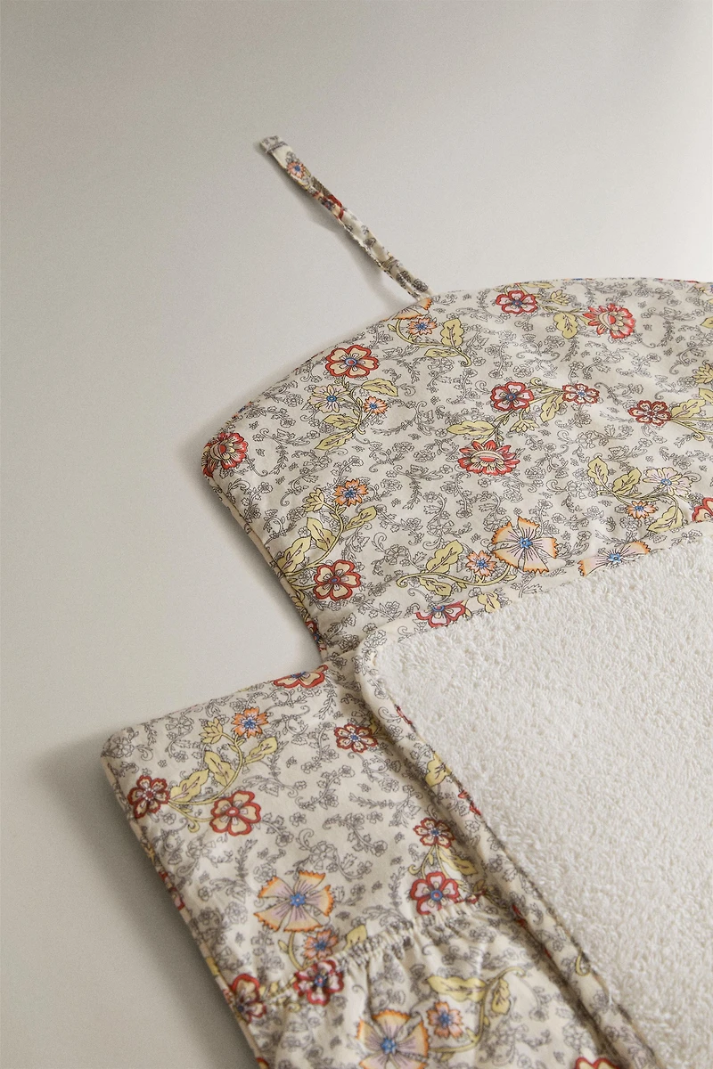 BABY’S PORTABLE FLORAL CHANGING MAT