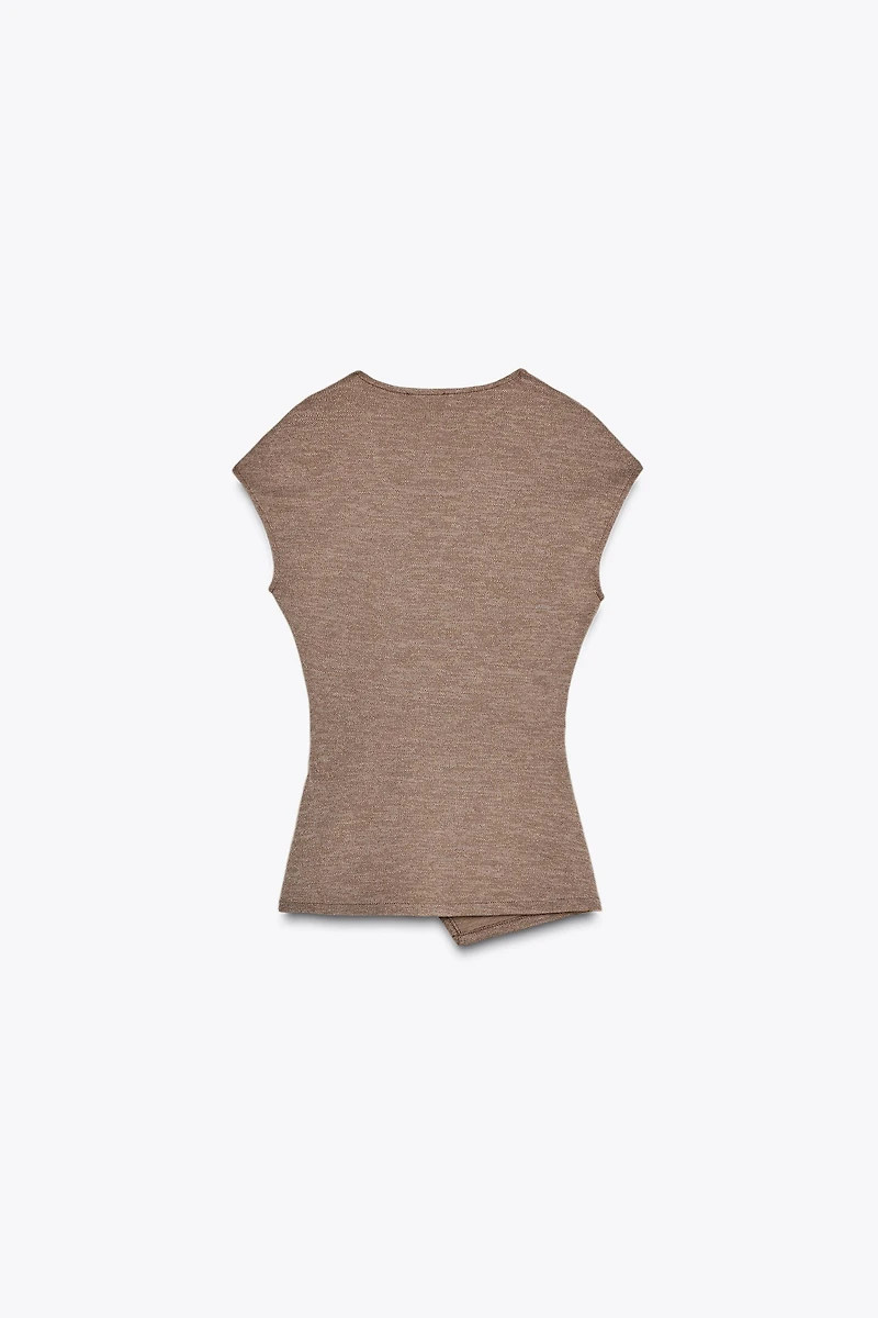 TEXTURED CLASP TOP