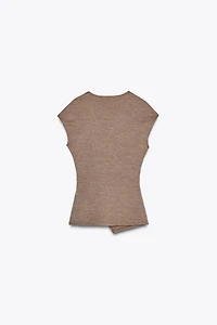TEXTURED CLASP TOP