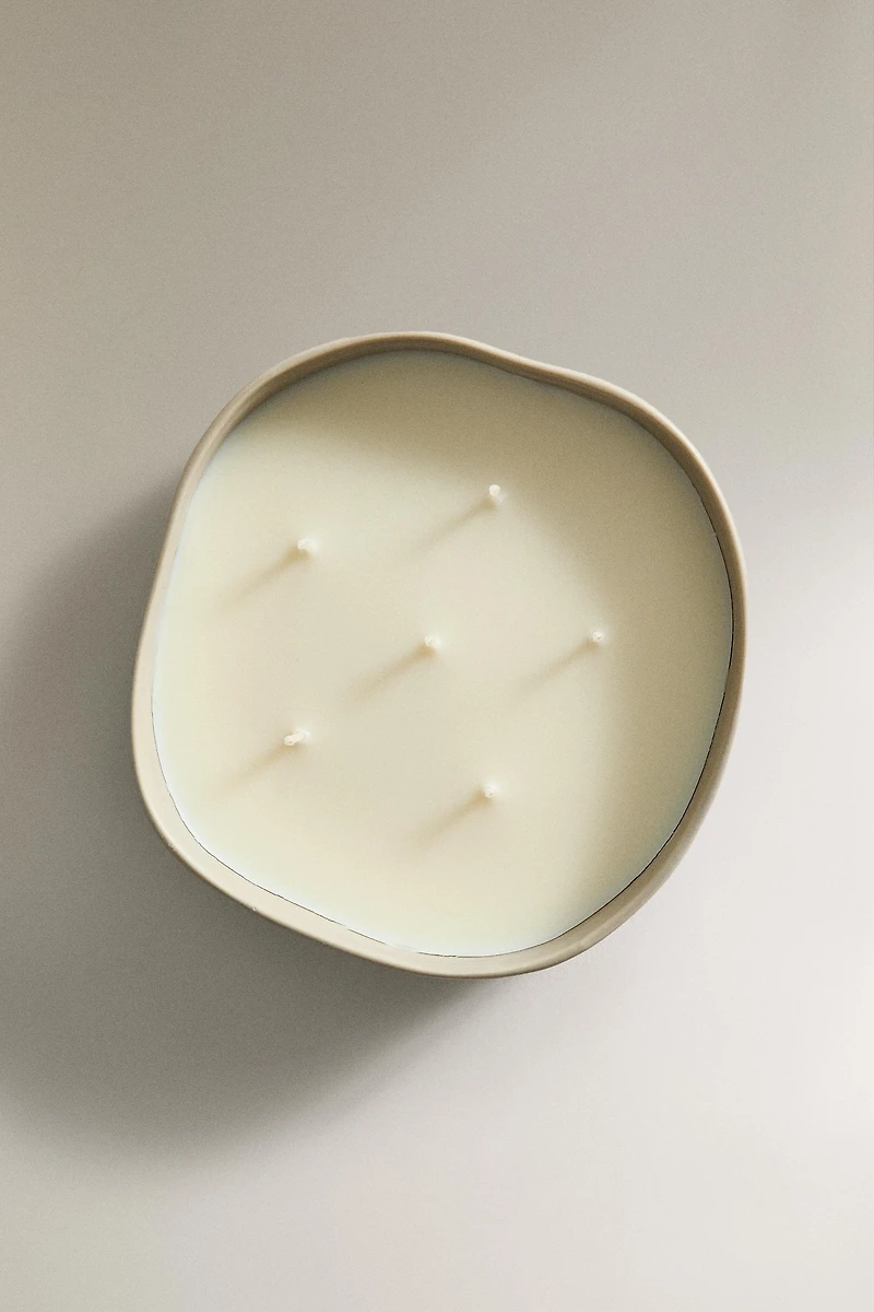 (590 g) BOUGIE PARFUMÉE FLEUR DE NOVEMBRE