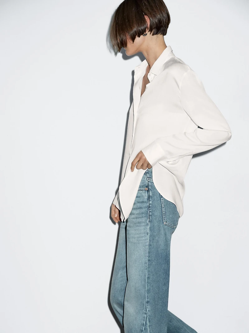 Flowing shirt with collar