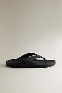 LEATHER THONG SANDALS