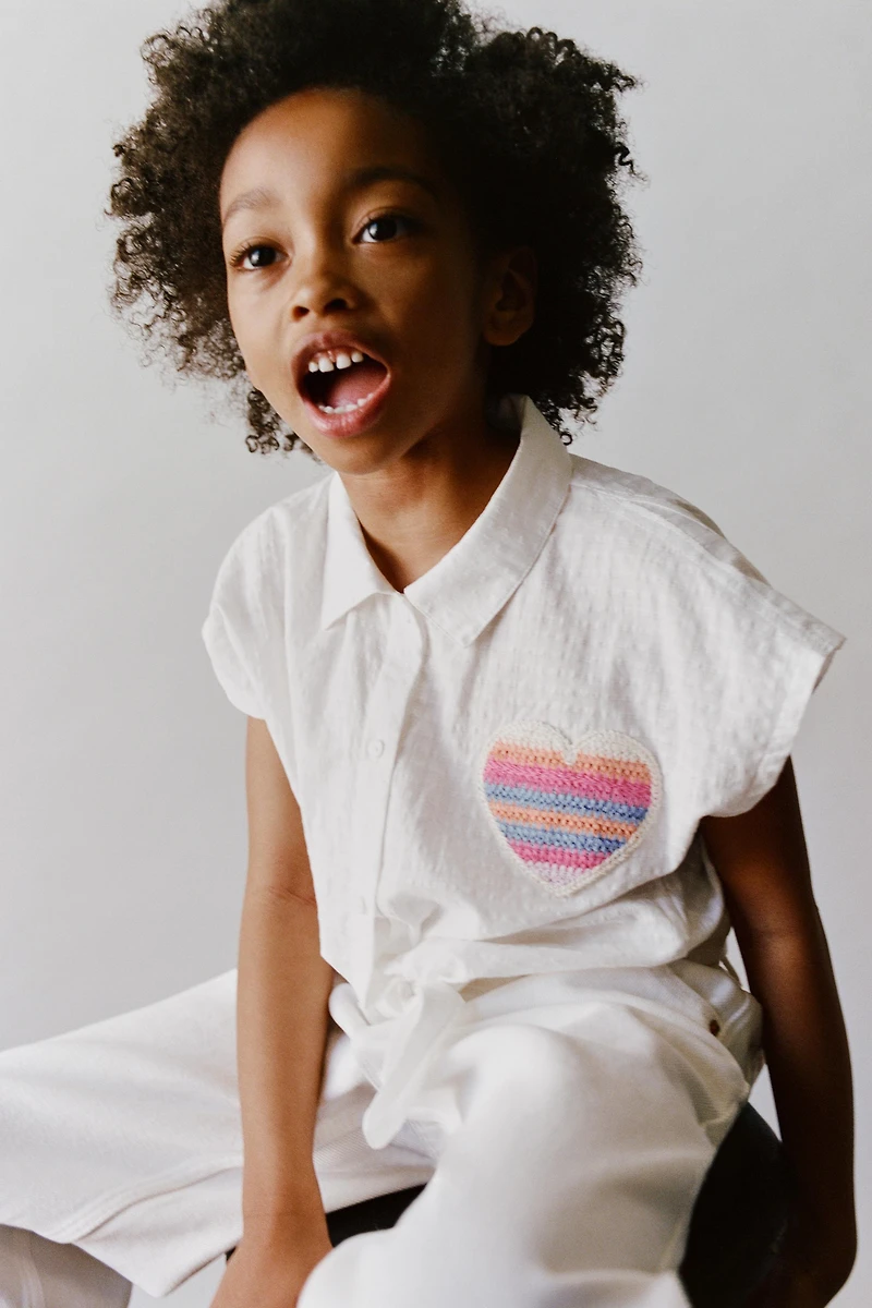 KNOTTED HEART PATCH SHIRT
