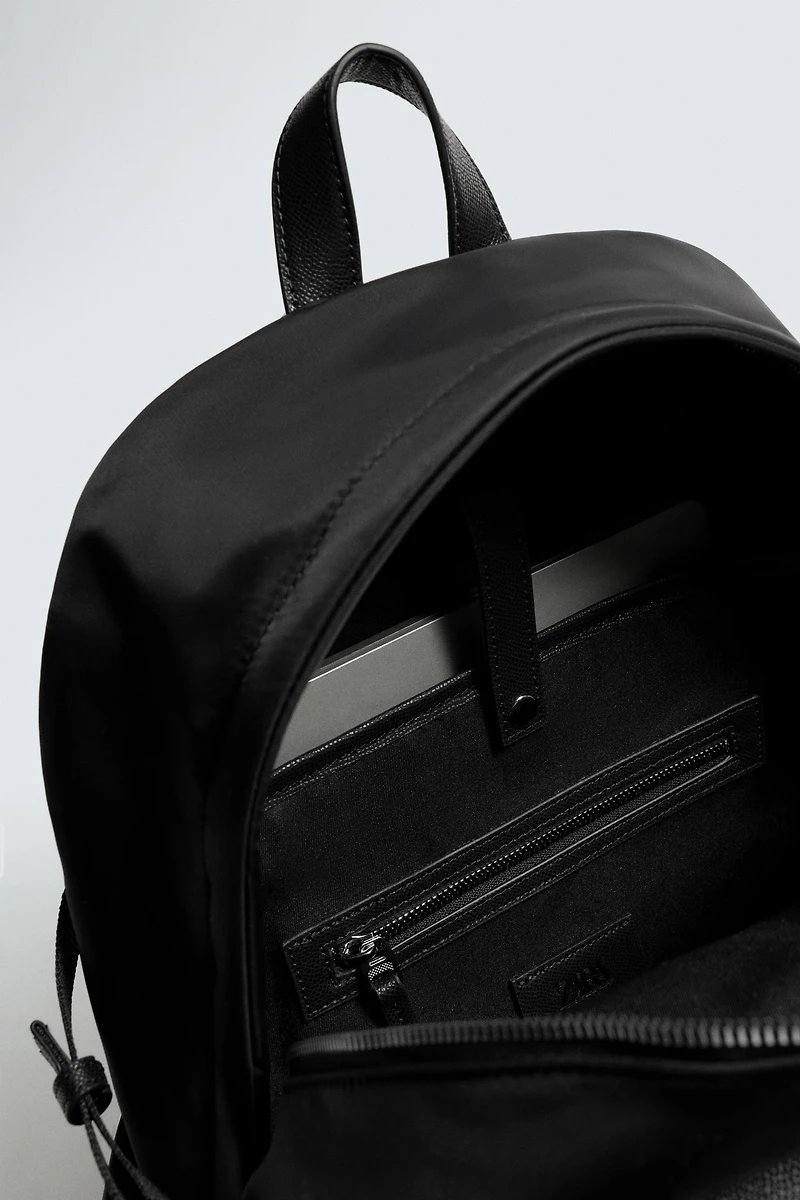MULTI-POCKET TECHNICAL BACKPACK