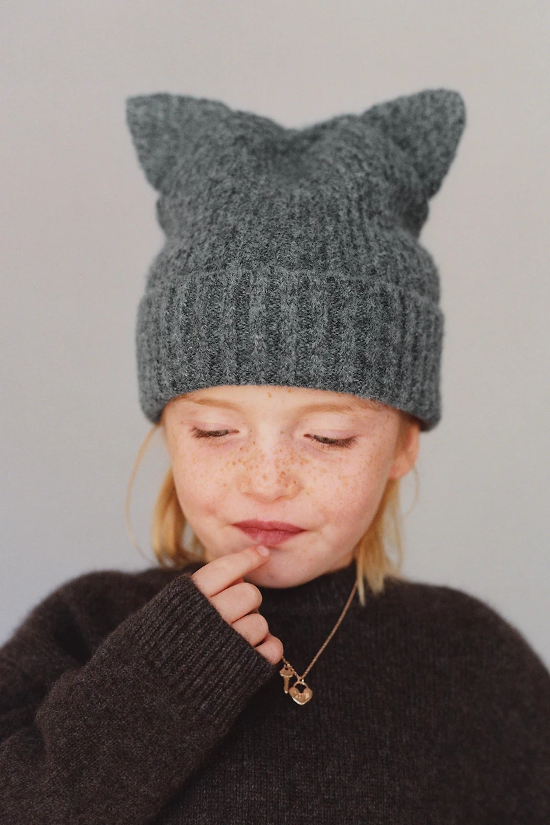 KNIT HAT WITH EARS