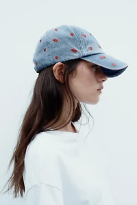 CASQUETTE EN DENIM BRODERIES CŒURS
