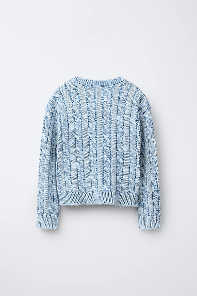 PULL EN MAILLE À TORSADES DÉLAVÉ